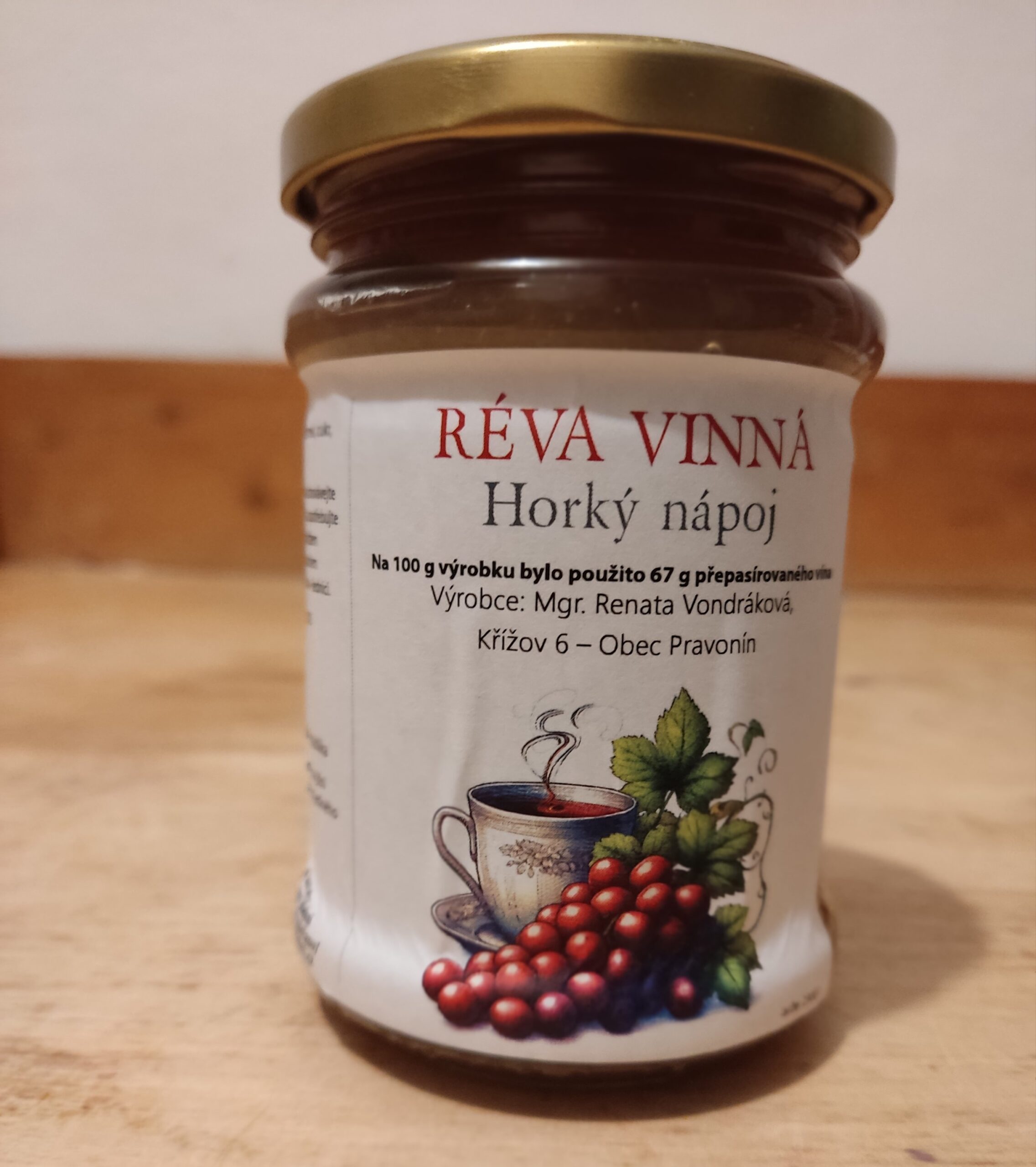 Horký nápoj z révy vinné